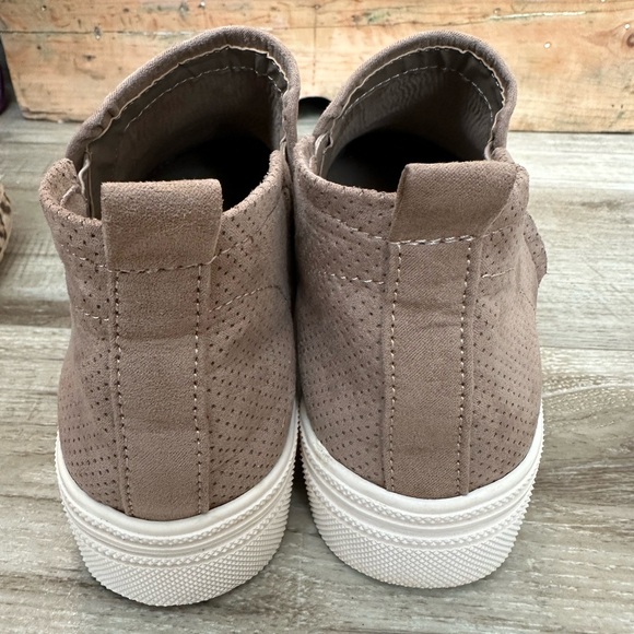 Universal Thread Tan Ankle Booties - Picture 4 of 7